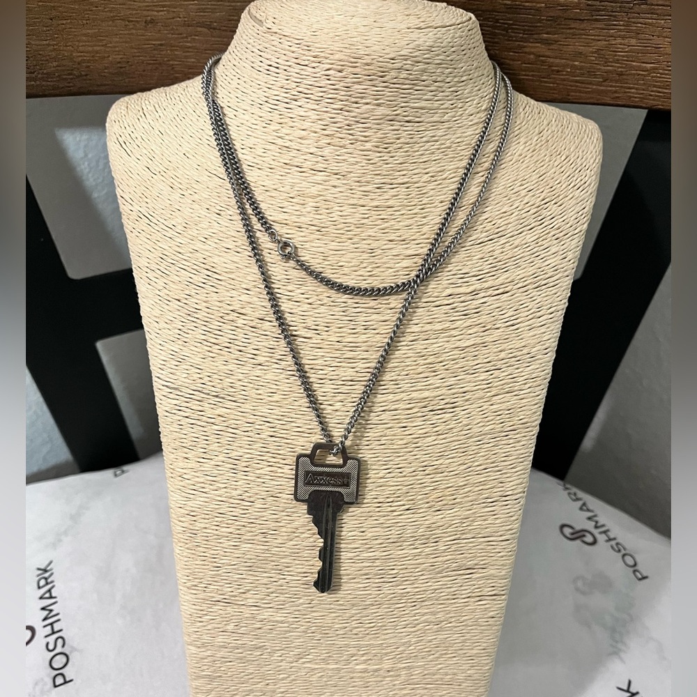 THE GIVING KEY VINTAGE AUTHENTIC CHAIN & KEY WITH THE WORD ‘FEARLESS’ ON KEY - Picture 4 of 9
